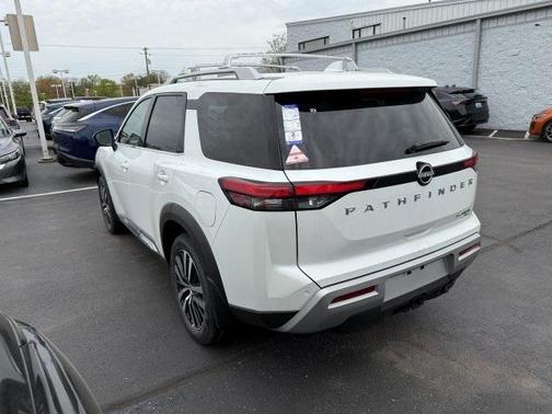 2025 Nissan Pathfinder Platinum 4WD