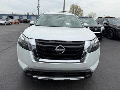 2025 Nissan Pathfinder Platinum 4WD