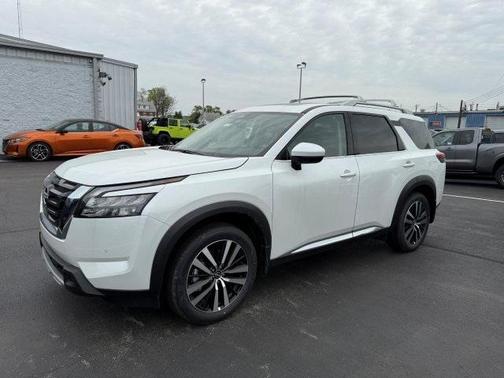 2025 Nissan Pathfinder Platinum 4WD
