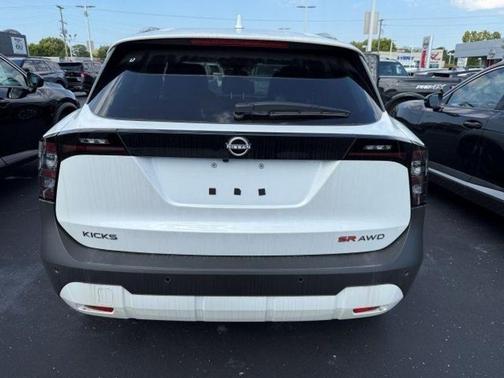 2025 Nissan Kicks SR