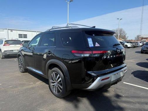 2025 Nissan Pathfinder Platinum 4WD