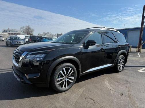 2025 Nissan Pathfinder Platinum 4WD