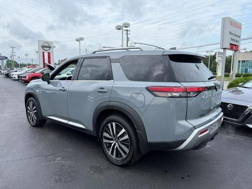 2022 Nissan Pathfinder Platinum 4WD