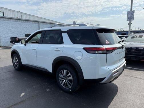 2025 Nissan Pathfinder SL 4WD