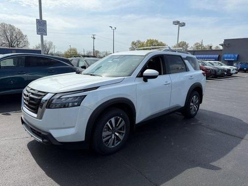 2025 Nissan Pathfinder SL 4WD