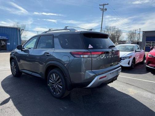 2025 Nissan Pathfinder SL 4WD