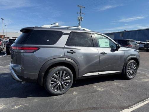 2025 Nissan Pathfinder SL 4WD
