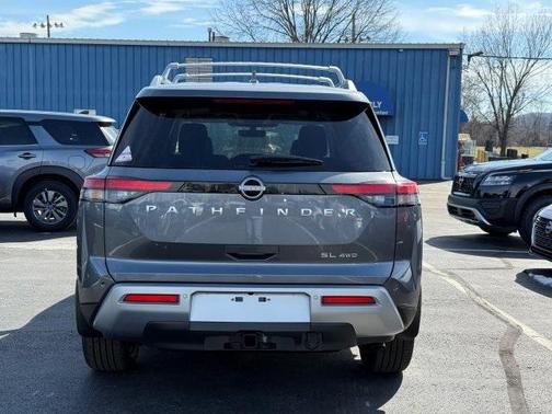 2025 Nissan Pathfinder SL 4WD