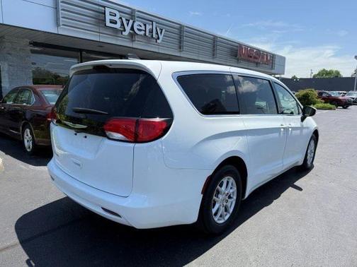 2023 Chrysler Voyager LX