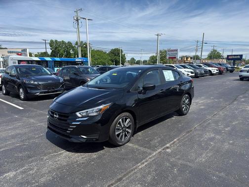 Super Black 2025 Nissan Versa 1.6 S