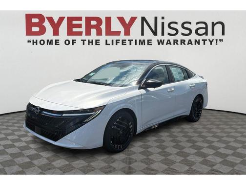 Aspen White Tricoat/Super Black 2026 Nissan Sentra SR