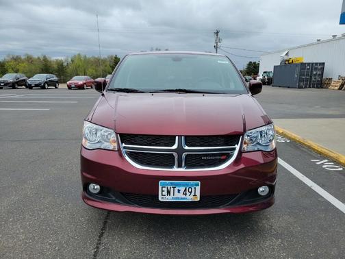 Photo 2 of 18 of 2019 Dodge Grand Caravan SXT