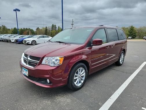 Photo 3 of 18 of 2019 Dodge Grand Caravan SXT