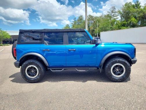 Velocity Blue Metallic 2022 Ford Bronco Base