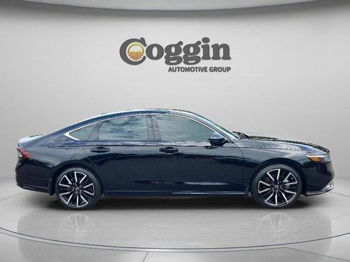 Crystal Black Pearl 2024 Honda Accord Hybrid Touring