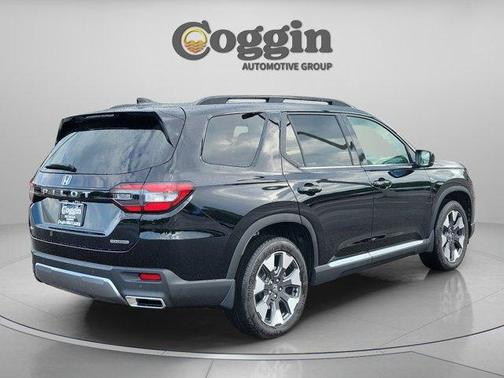 Crystal Black Pearl 2026 Honda Pilot Touring