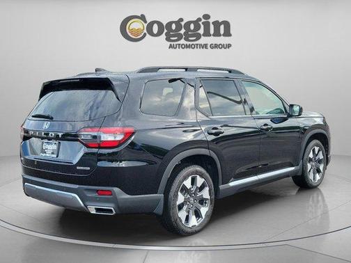 Crystal Black Pearl 2026 Honda Pilot Touring