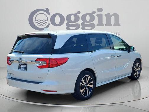 White Diamond Pearl 2018 Honda Odyssey Elite