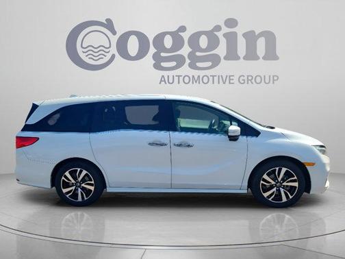 White Diamond Pearl 2018 Honda Odyssey Elite