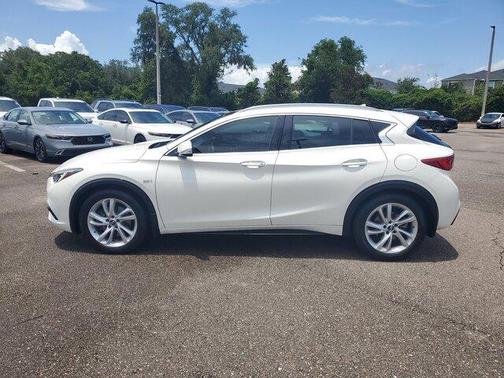 2018 INFINITI QX30 Premium