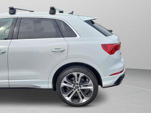 2020 Audi Q3 45 S line Prestige