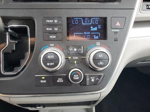 2015 Toyota Sienna LE