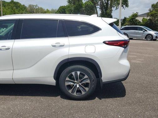 2022 Toyota Highlander Hybrid XLE