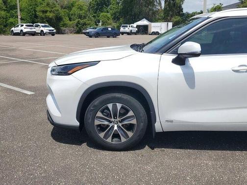 2022 Toyota Highlander Hybrid XLE