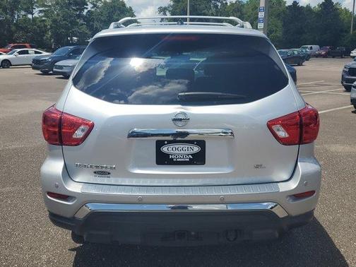 2017 Nissan Pathfinder SL