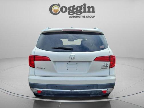 White Diamond Pearl 2018 Honda Pilot Touring