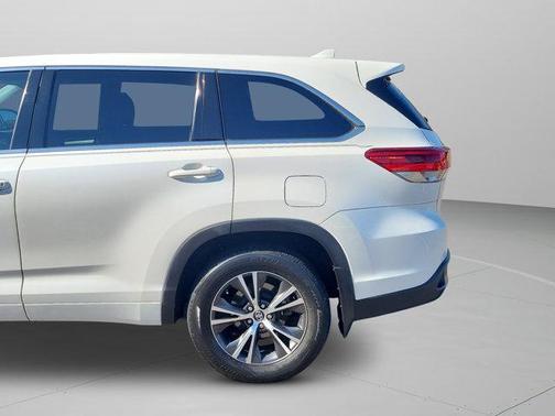 2017 Toyota Highlander LE