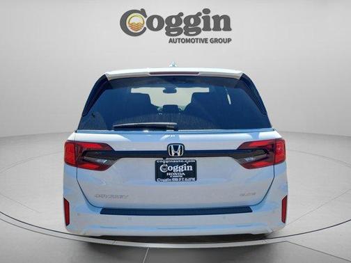 Platinum White Pearl 2026 Honda Odyssey Elite