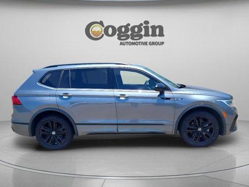 Platinum Gray Metallic 2022 Volkswagen Tiguan 2.0T SE R-Line Black