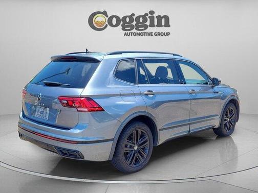Platinum Gray Metallic 2022 Volkswagen Tiguan 2.0T SE R-Line Black