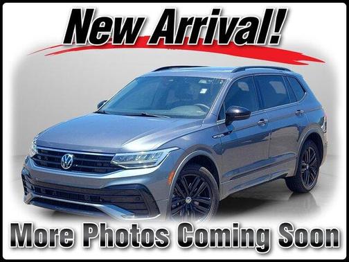 Platinum Gray Metallic 2022 Volkswagen Tiguan 2.0T SE R-Line Black
