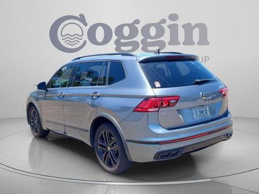 Platinum Gray Metallic 2022 Volkswagen Tiguan 2.0T SE R-Line Black
