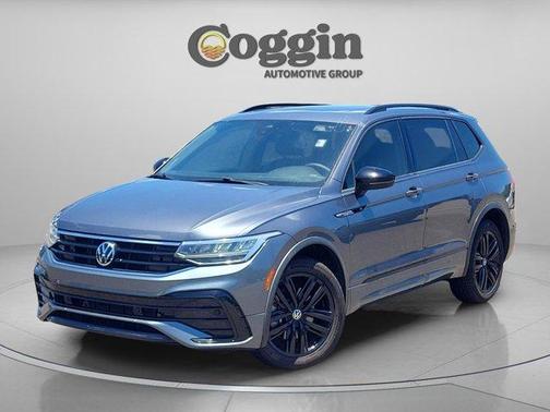 Platinum Gray Metallic 2022 Volkswagen Tiguan 2.0T SE R-Line Black