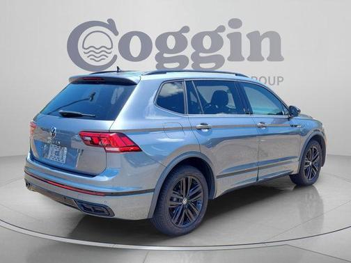 Platinum Gray Metallic 2022 Volkswagen Tiguan 2.0T SE R-Line Black