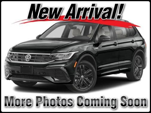 Platinum Gray Metallic 2022 Volkswagen Tiguan 2.0T SE R-Line Black