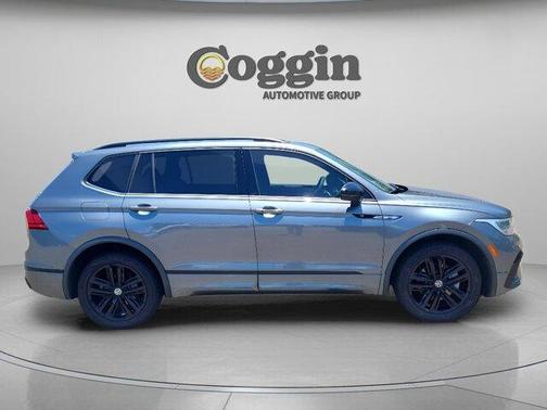 Platinum Gray Metallic 2022 Volkswagen Tiguan 2.0T SE R-Line Black