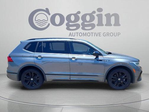Platinum Gray Metallic 2022 Volkswagen Tiguan 2.0T SE R-Line Black