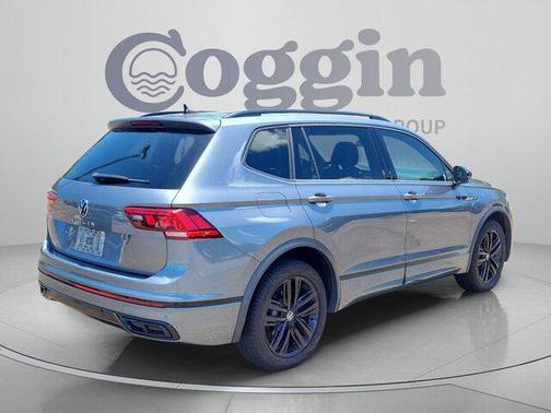 Platinum Gray Metallic 2022 Volkswagen Tiguan 2.0T SE R-Line Black