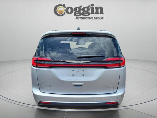 Silver Mist Clearcoat 2023 Chrysler Pacifica Limited