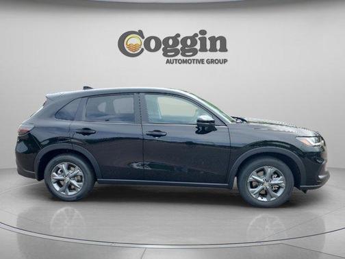 Crystal Black Pearl 2026 Honda HR-V LX