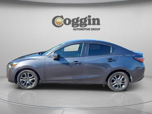 2019 Toyota Yaris Sedan XLE