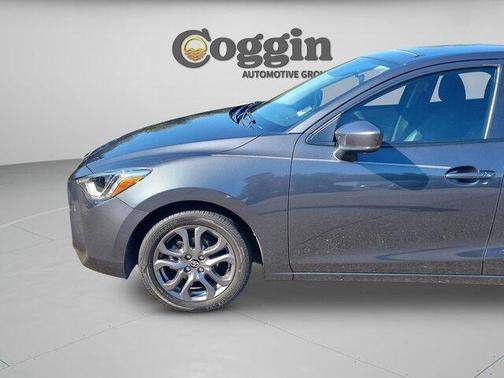 2019 Toyota Yaris Sedan XLE