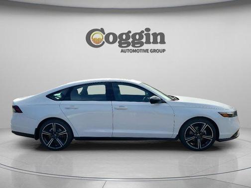 Solar Silver Metallic 2026 Honda Accord SE