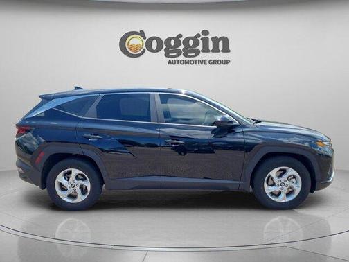 Black Pearl 2024 Hyundai TUCSON SE