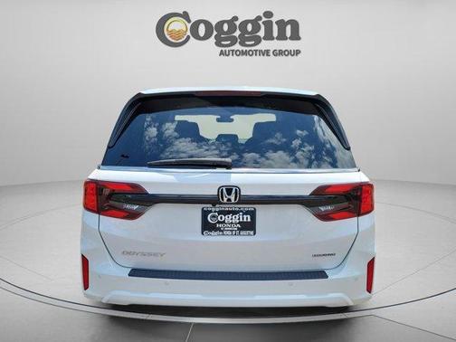 Platinum White Pearl 2026 Honda Odyssey Touring