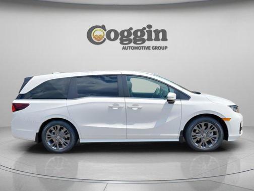 Platinum White Pearl 2026 Honda Odyssey Touring